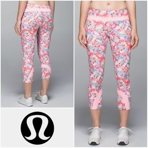 LULULEMON 8 Run: Inspire Crop II All Luxtreme Size 8 W6B70S Flowabunga Coral